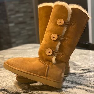 Brand new, never worn Tall Bailey Uggs